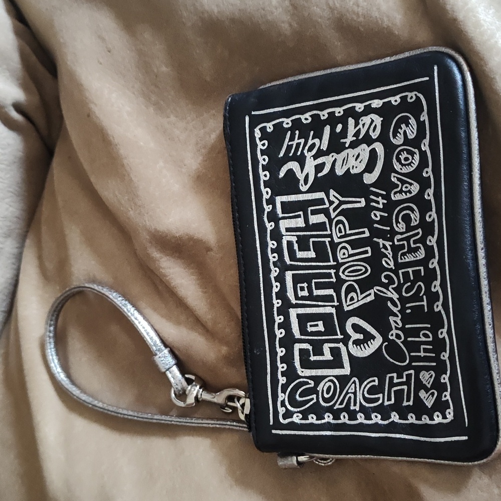 COACH Poppy leather black and silve wallet /wristlet